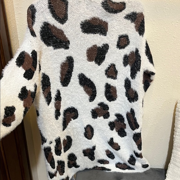 Soft Animal Print Cardigan - Picture 5 of 6